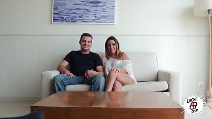 Después de haber decidido que hoy no pararse en la ceremonia con su novia, que había sido durante mucho tiempo pidiendo una áspera bang, el tío lamió sus piernas entre xxx culioneros videos las piernas de ella, después de lo cual él sin piedad empujó el bedcloth en el culo y apretado coño