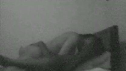 Después de aplastar todas las grietas de un joven estudiante con dildos de espesor, el tipo con una cámara se la folla duro y al culioneros completo final él violentamente llena su cara con esperma