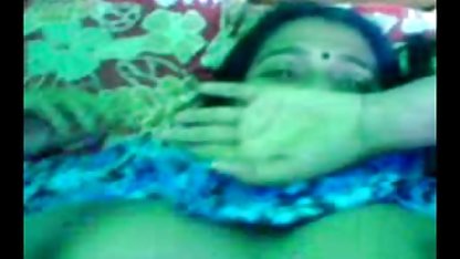 Mamá se la chupa a un miembro de su hijo, que no es sólo agradable para sujetar en su boca, pero también de forma continua poner en ella con su culioneros con colombianas depravada rosa de hendidura