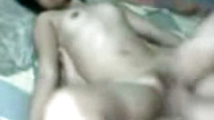 Sexo con una joven belleza en un sofá negro marta la croft culioneros