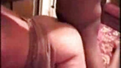 Tres lesbianas en medias rayadas han preparado un maravilloso regalo de Año Nuevo, que le mostrará lo que usted necesita culioneros videos hd hacer bajo el árbol, en la Víspera de Año Nuevo