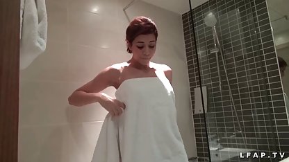 Delgado nena Dani Daniels culioneros logo es follada por un chico lujurioso y corre