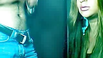 Rubia acaricia su cuerpo y se culioneros corridas corre