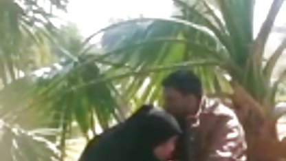Un rico tío se culioneros luna quitó una chica hermosa y la cogió en un poco de anal en una limusina