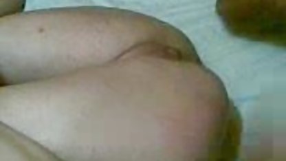 Morena caliente dedos a culioneros videos x sí misma en la cama y se pone en una tormentosa orgasmo