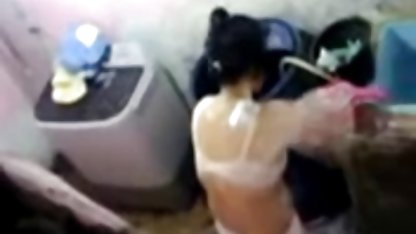 Slim latina se masturba el coño consolador y se corre culioneros nuevos en los dedos