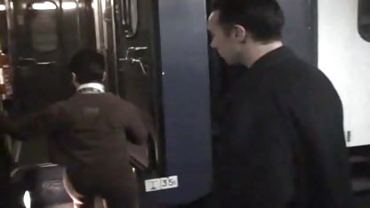 Dos bombea a los negros de mierda de una pelirroja chica de xxxx culioneros la oficina y se vierte su cum