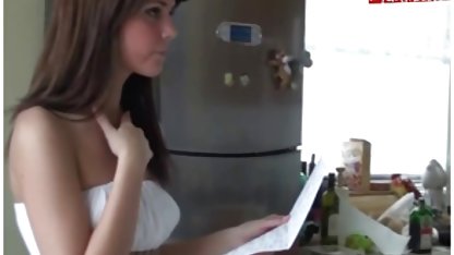 Caliente chica culioneros hd porn es feliz a acariciar su coño