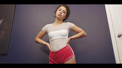 La ardiente belleza no perder el tiempo en vano, ella no-muertos de su cuerpo cuchi mami culioneros en el agua fresca y limpia, acariciando suavemente su elástica de alta de pechos y abrir rosa niña