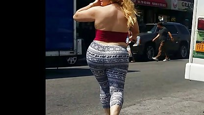 La chica se enciende la cámara, se quitó las bragas y comenzó a meterlos culioneros aletta ocean en su coño