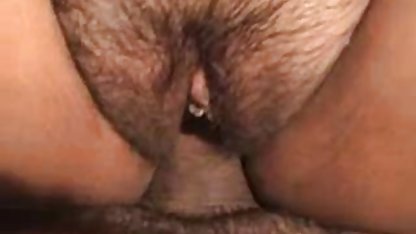 Sexy esclavo cumple con el propietario en el vestíbulo y se lo culioneros anal folla