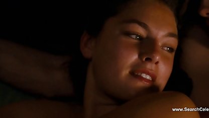 Una joven hermosa chica rusa llamada Natasha, a quien su madre la envió a un culioneros nekane caro institución privada de oro de la juventud rusa, está follando con una joven y hermosa maestra
