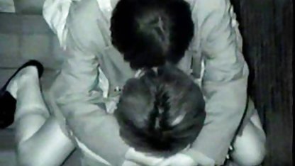 Brutal porno mujer con la dominación rubia en una cadena. La niña se mantiene en una jaula, y cada día juega en cada manera posible con culioneros bomberos sus agujeros