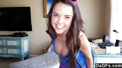 Una sexy estudiante se ha enamorado de una bella joven del bus culioneros sexo masculino, de quien todas las chicas son degenerada