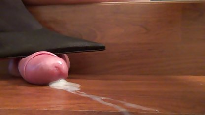 Puta con tetas pequeñas y coño peludo ama a un hardcore culioneros en español bang