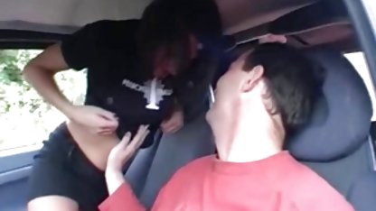 Anton comprado un consolador grueso en una tienda de sexo y vino a la culioneros linda Albina, la belleza estaba muy contento con el juguete nuevo y se apresuró a tratar de hacerlo, pero no importa lo bueno que el consolador era, no podía ser comparado con una verdadera polla, así que ella se puso el juguete de distancia y comenzó a chupar Anton miembro vivo